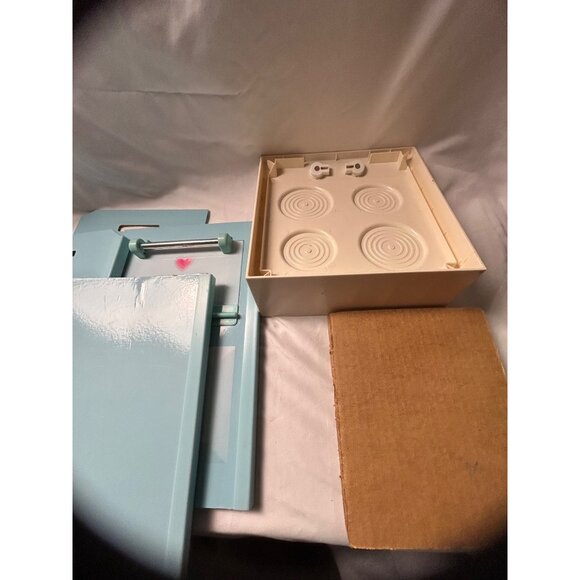 Play School Vintage Plastic Toy Kitchen Stove With Pink Detail See Photos READ - Picture 10 of 14